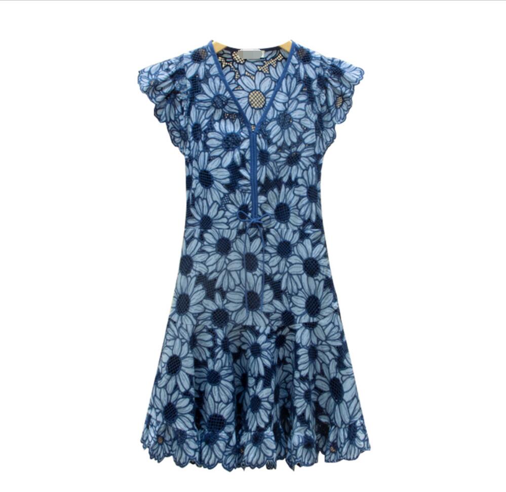 French dress 24 new sand/ro summer women's V-neck hollowed out small wrinkled chrysanthemum embroidery bubble sleeve skirt blue