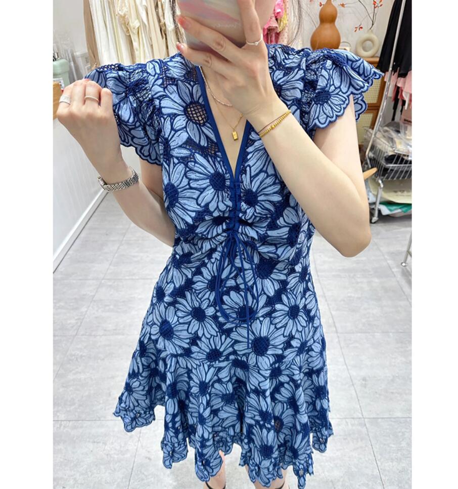 French dress 24 new sand/ro summer women's V-neck hollowed out small wrinkled chrysanthemum embroidery bubble sleeve skirt blue