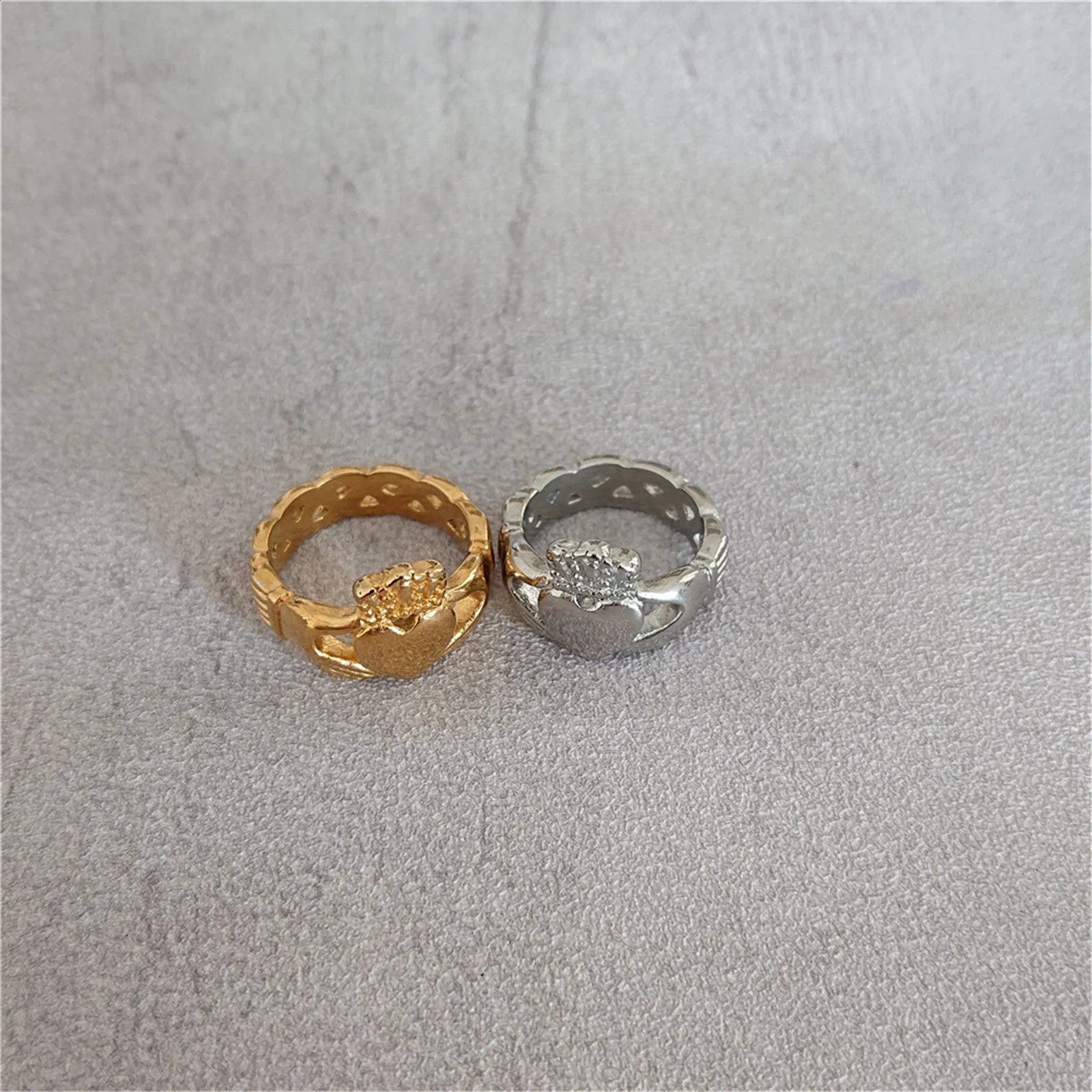 Claddagh Stainless Steel Ring Celtic Irish Traditional Style Gold Silver Color for Women and Men Queen of Hears Hands Crown 240313