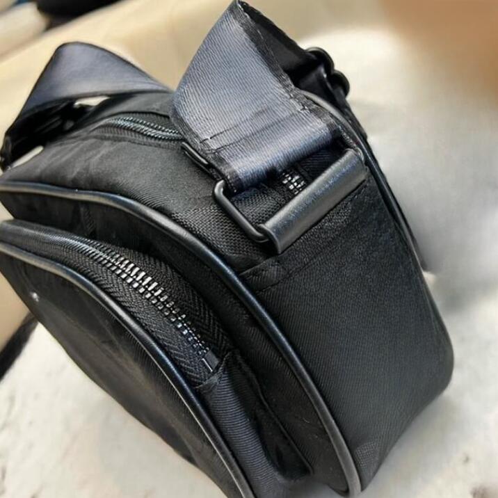 2024 New Men's Canvas Camera Shoulder Bags Sophisticated Shapes This Charming Handbag Angular and Elegant Messenger Bag Fashion