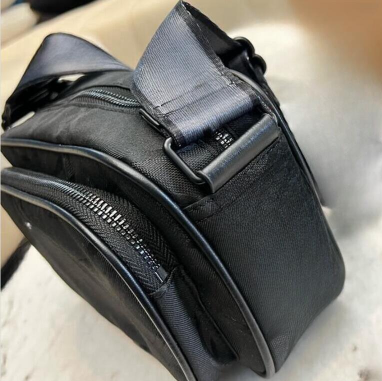 2024 New Men's Canvas Camera Shoulder Bags Sophisticated Shapes This Charming Handbag Angular and Elegant Messenger Bag Fashion