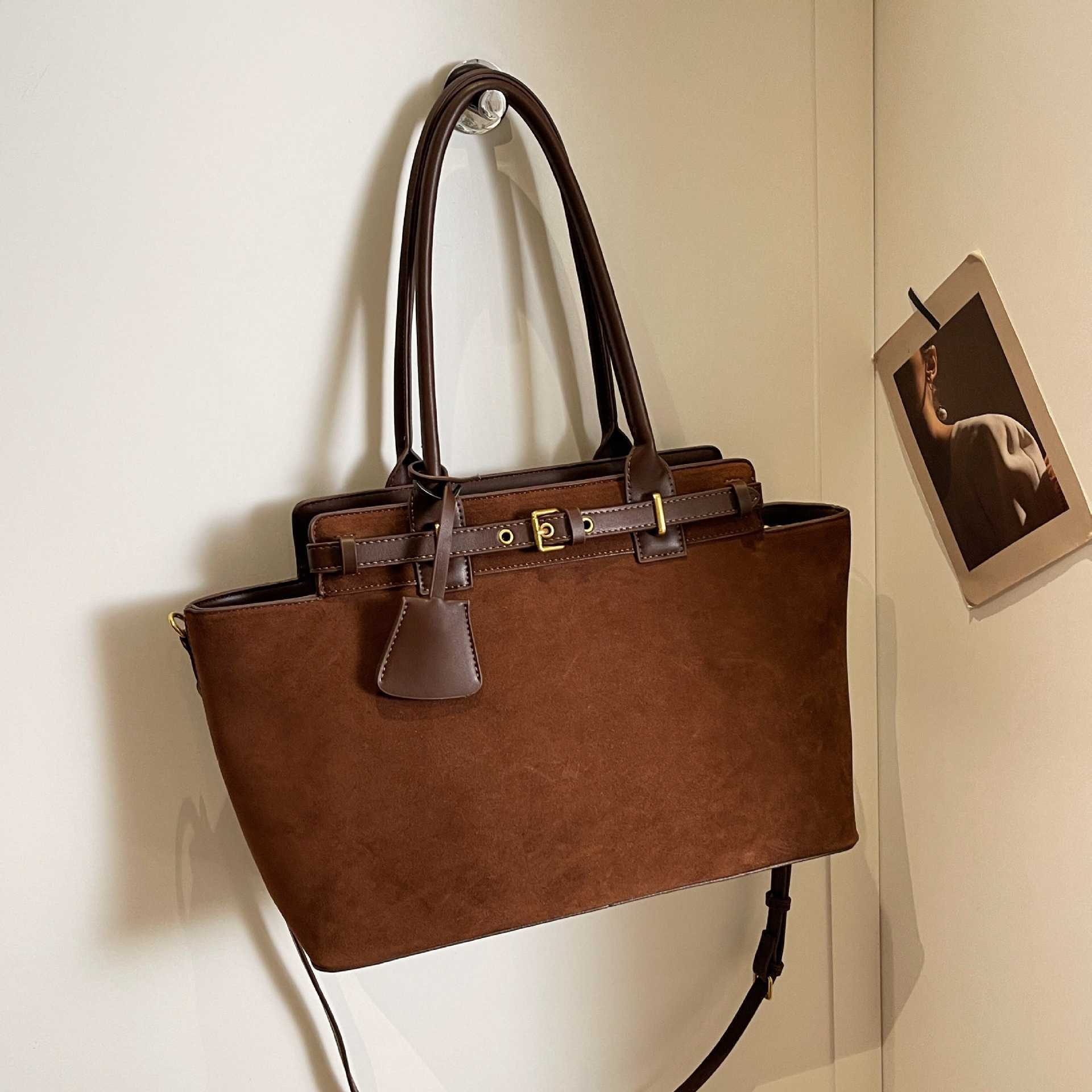 Shoulder Bags Sensory Large Capacity Bag for Women s 2024 New Small Commuting Tote Minimalist Handheld Underarm 240318