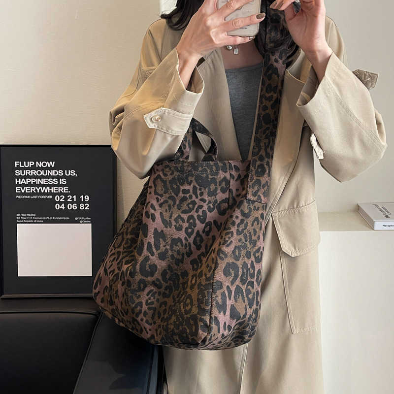Japanese nd Korean Versatile Corduroy Shoulder Canvas Bag Crossbody Bag Fashion Leopard Pattern Bag Large Capacity Women's Shopping Bag 240315