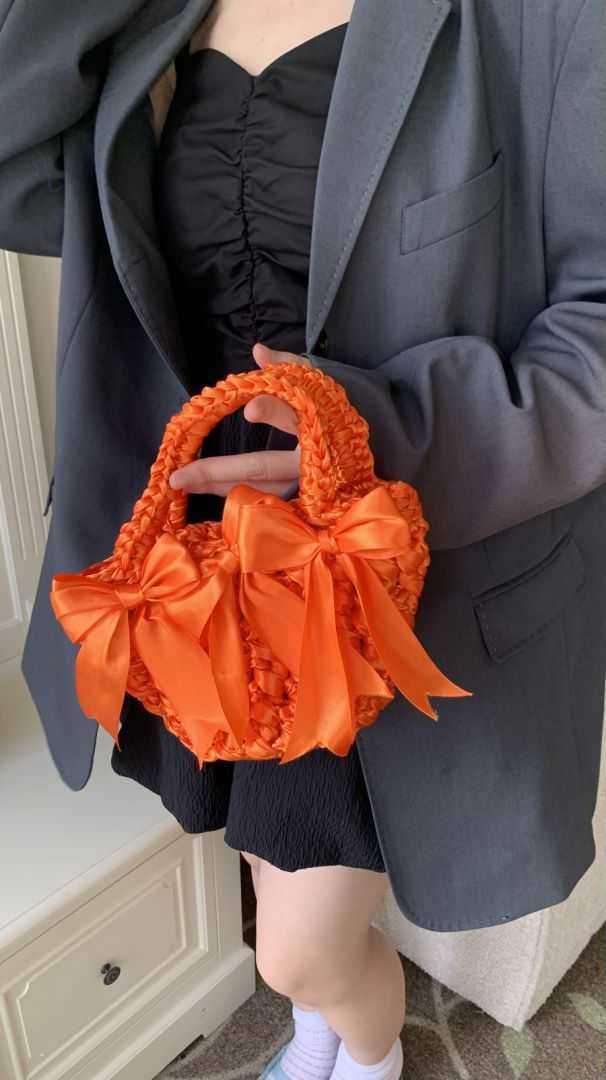 Shoulder Bags 2024 New Silk Vegetable Basket Water Bucket Bag Bow Knitted Handbag Fashion Versatile One 240318