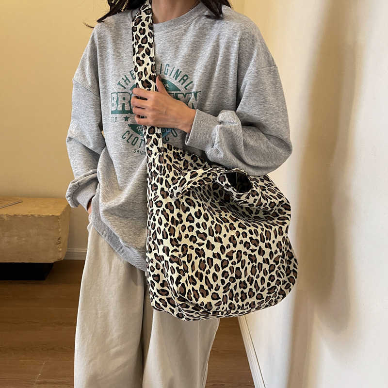 Japanese nd Korean Versatile Corduroy Shoulder Canvas Bag Crossbody Bag Fashion Leopard Pattern Bag Large Capacity Women's Shopping Bag 240315