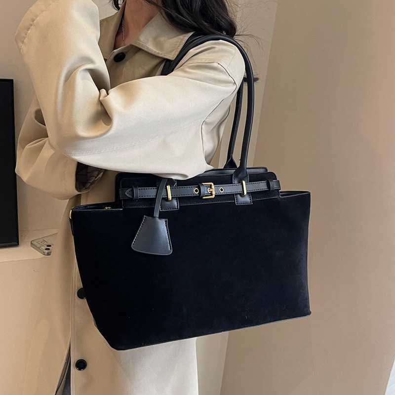 Shoulder Bags Sensory Large Capacity Bag for Women s 2024 New Small Commuting Tote Minimalist Handheld Underarm 240318