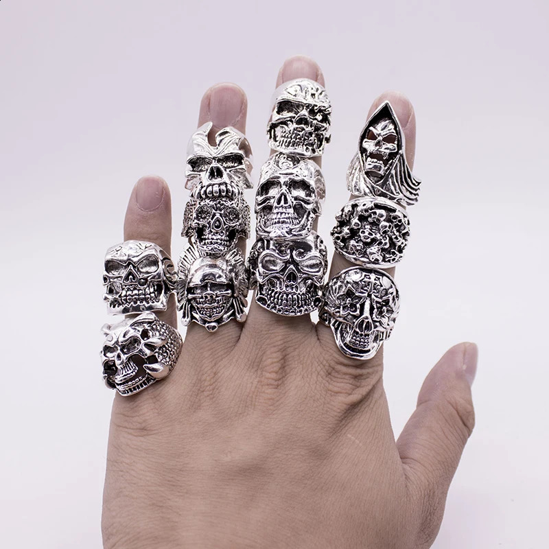 Wholesale Mixed 20pcs High-quality Gothic Assorted Large Skull Style Bikers lady/mens Vintage Antique Rings 17-22mm 240313