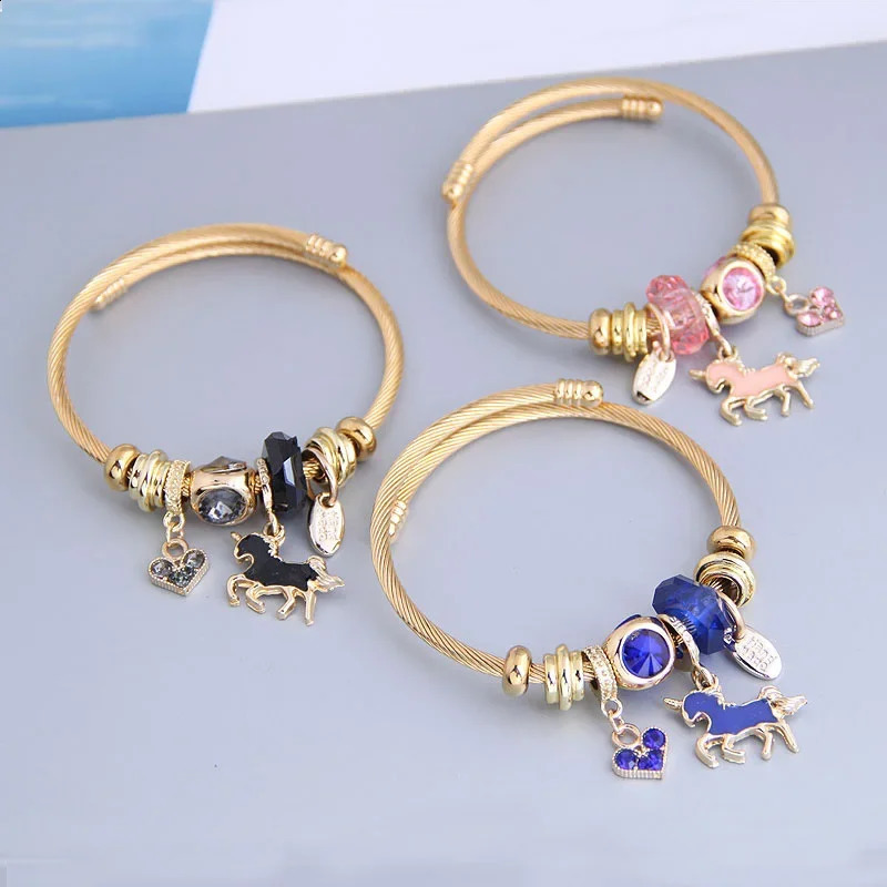 Cuff Bangles for Women Crystal Love Heart Stainless Steel Bracelet Femme Fashion Gold Color Wire Animal Horse Charms Jewelry 240315