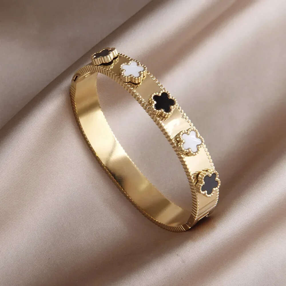 Classic Stainless Steel Black Flower Charm Bracelet for Women Metal Punk Style Bracelets Rust-proof Wrist Jewelry Gift Party