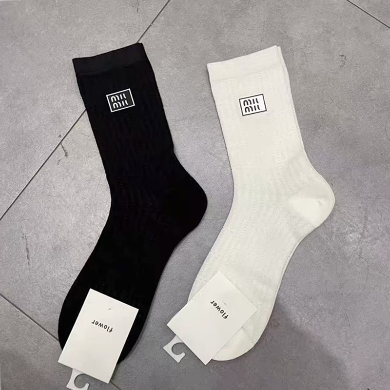 Women Girl Cute Letter Striped Socks 2 Colors Letter Cotton Breathable Sock for Sport Daily Wear