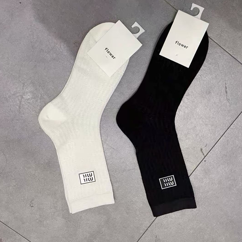Women Girl Cute Letter Striped Socks 2 Colors Letter Cotton Breathable Sock for Sport Daily Wear