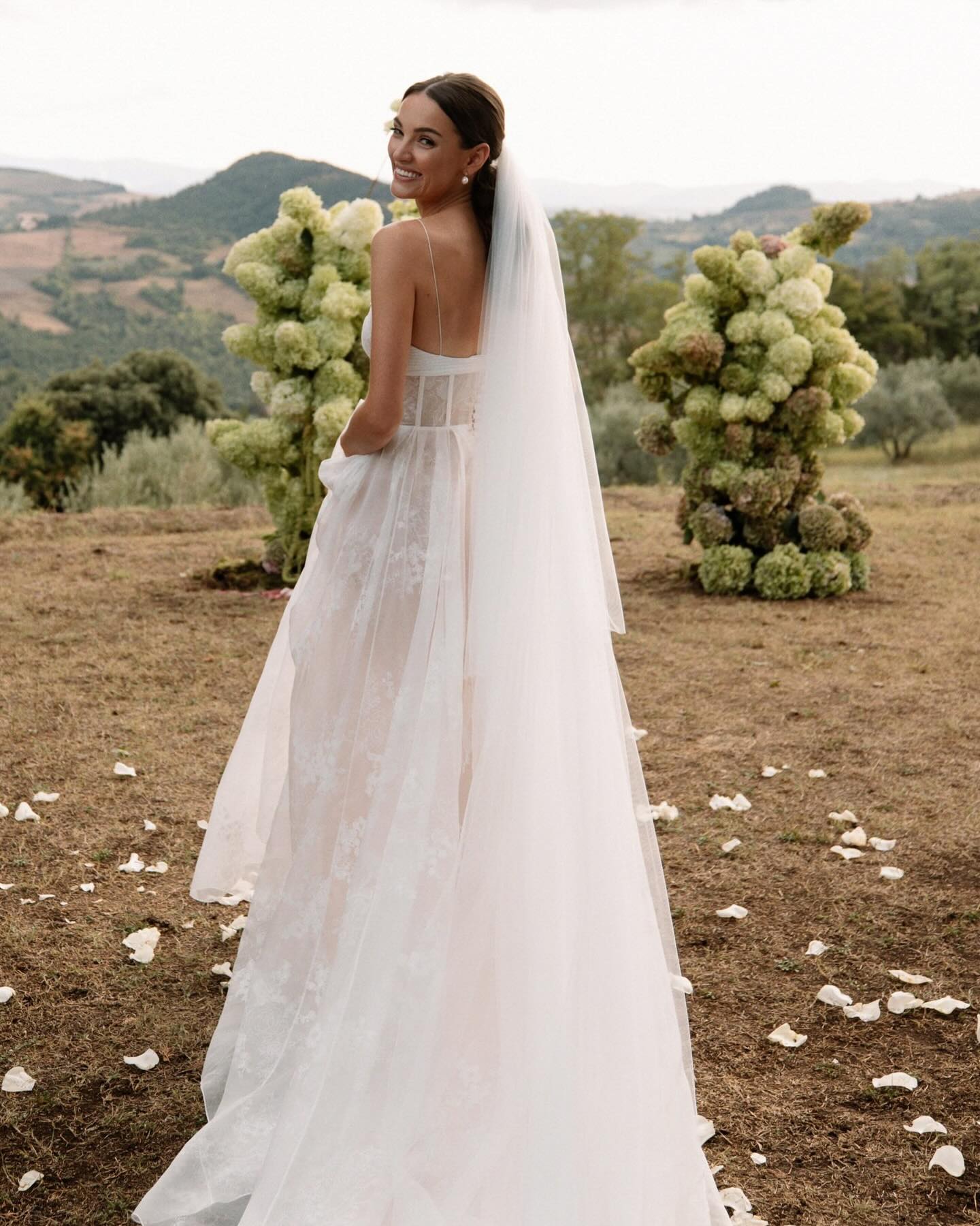 Boho A Line Dress For Bride Spaghetti Fulllace Wedding Dresses Vestidos Novia Bone Bodice Button Back Countries Robe De Mariage 0515