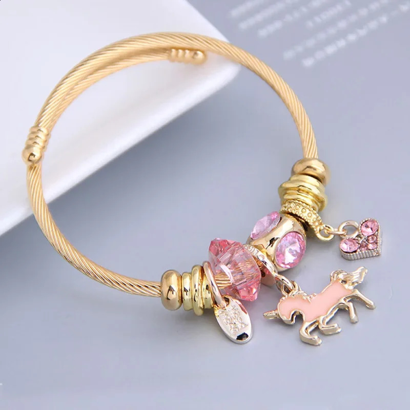 Cuff Bangles for Women Crystal Love Heart Stainless Steel Bracelet Femme Fashion Gold Color Wire Animal Horse Charms Jewelry 240315