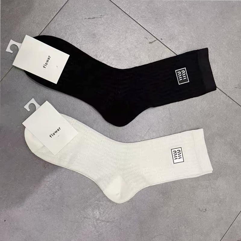 Women Girl Cute Letter Striped Socks 2 Colors Letter Cotton Breathable Sock for Sport Daily Wear