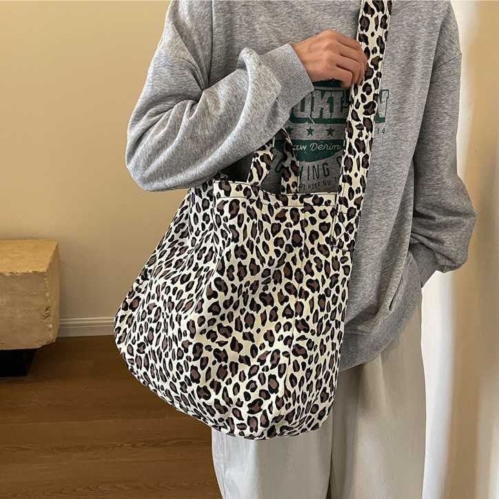Japanese nd Korean Versatile Corduroy Shoulder Canvas Bag Crossbody Bag Fashion Leopard Pattern Bag Large Capacity Women's Shopping Bag 240315