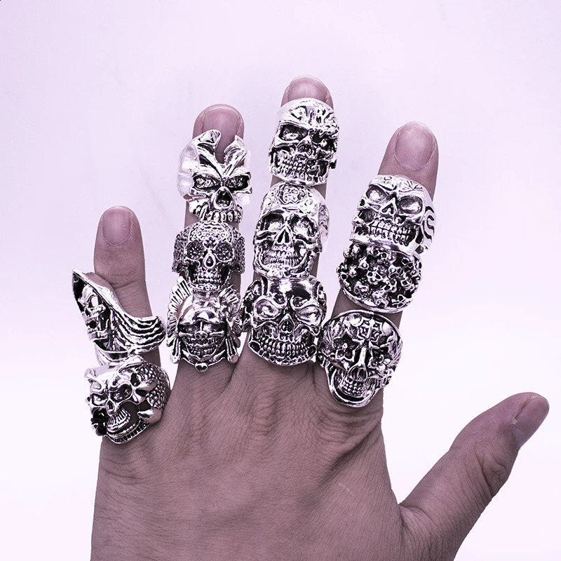 Wholesale Mixed 20pcs High-quality Gothic Assorted Large Skull Style Bikers lady/mens Vintage Antique Rings 17-22mm 240313