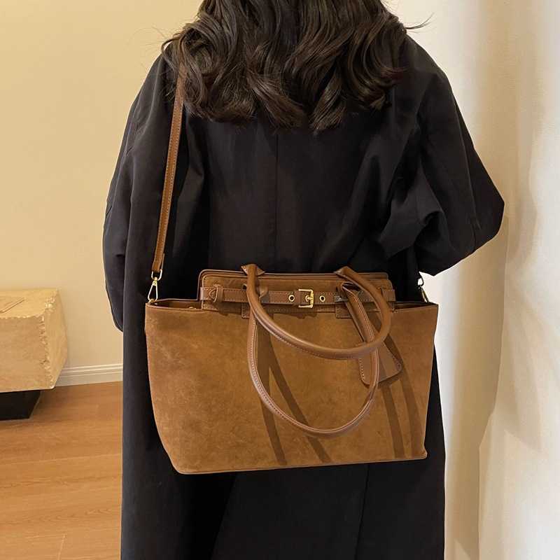 Shoulder Bags Sensory Large Capacity Bag for Women s 2024 New Small Commuting Tote Minimalist Handheld Underarm 240318