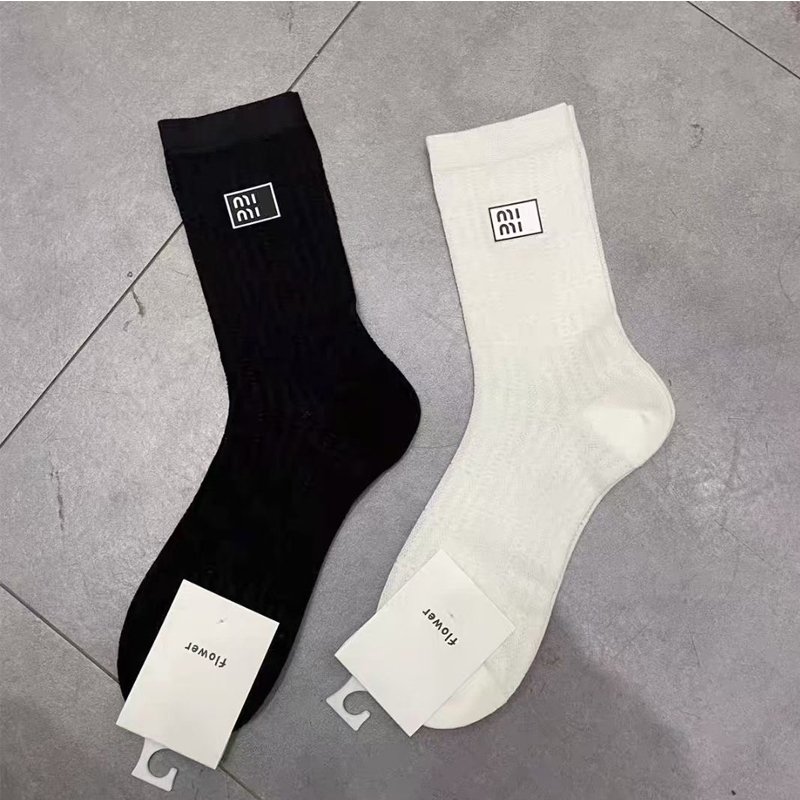 Women Girl Cute Letter Striped Socks 2 Colors Letter Cotton Breathable Sock for Sport Daily Wear