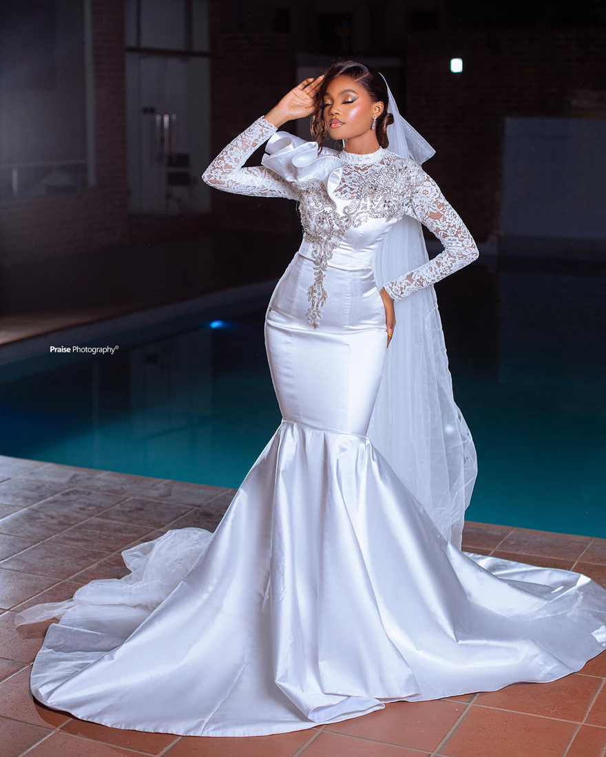 2024 Mermaid Wedding Dress for Bride Plus Size Illusion Long Sleeves Bridal Gowns High Neck Beaded Lace Rhinestones Satin Wedding Gowns for African Bl