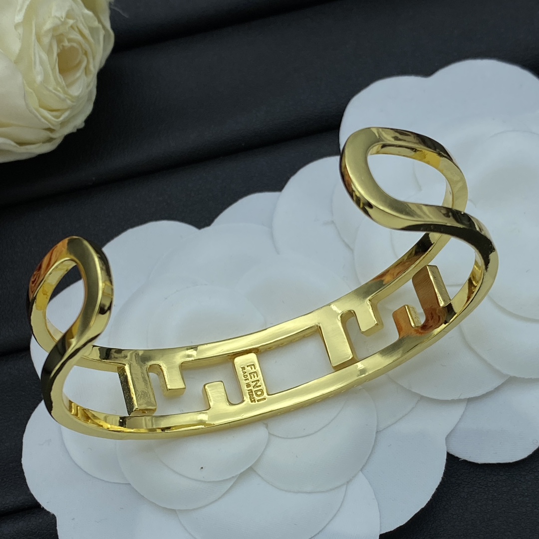 Bracelet gold Plated Letter Stainless Steel Open Bangle Fashion Cuff for Womens Jewelry