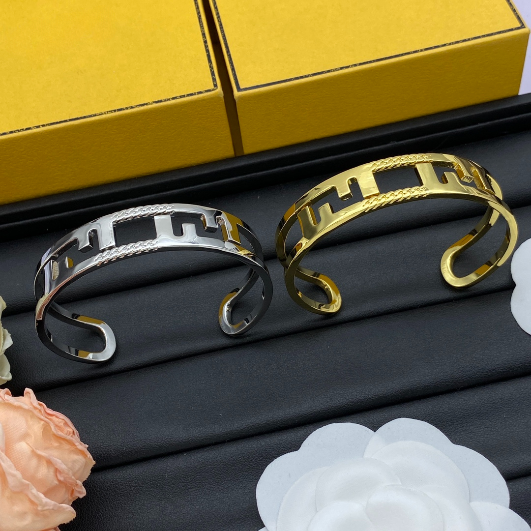 Bracelet gold Plated Letter Stainless Steel Open Bangle Fashion Cuff for Womens Jewelry