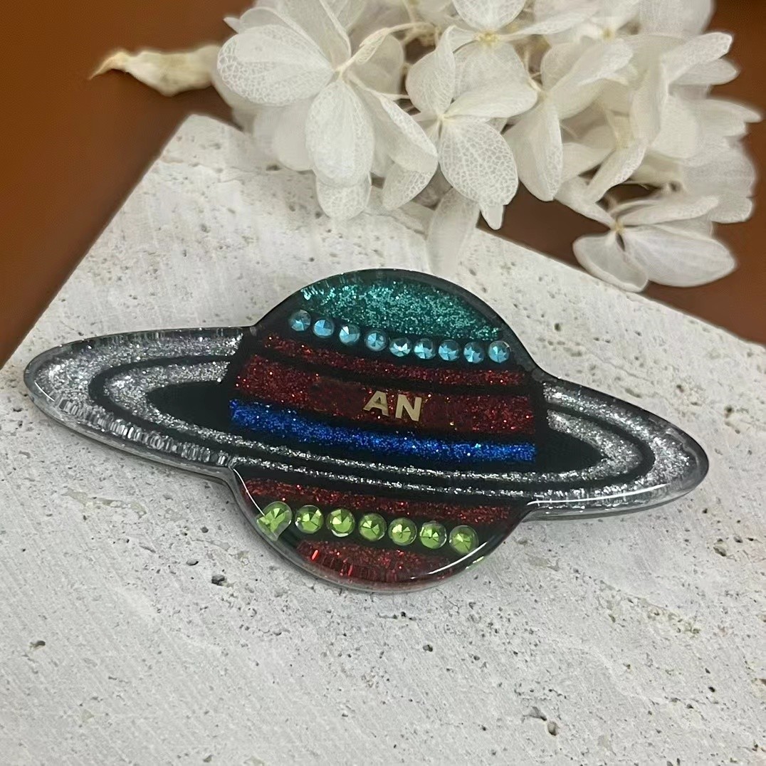 Europe and America Luxury Fashion Pins Brooches Gold Plated Shiny CZ Letter Brooch Pin for Men Women Nice Gift