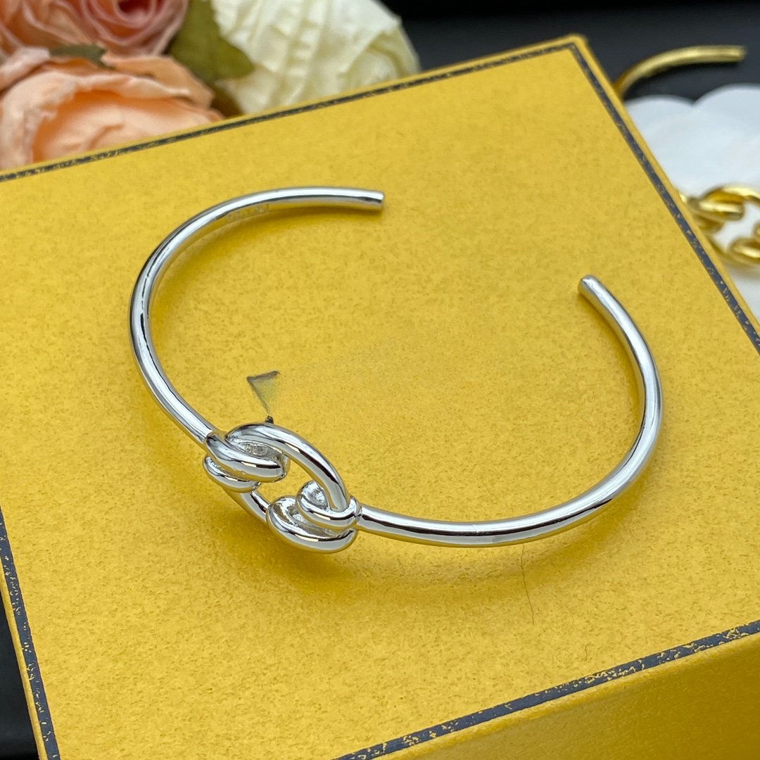 Bracelet gold Plated Letter Stainless Steel Open Bangle Fashion Cuff for Womens Jewelry