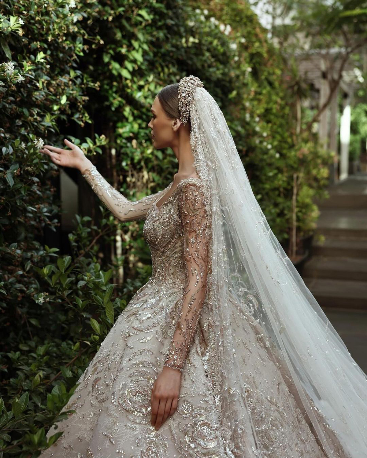 Gorgeous Women Wedding Scoop Neck Long Sleeves Bridal Gowns Sequins Appliques Court Train Dress Custom Made vestidos de novia