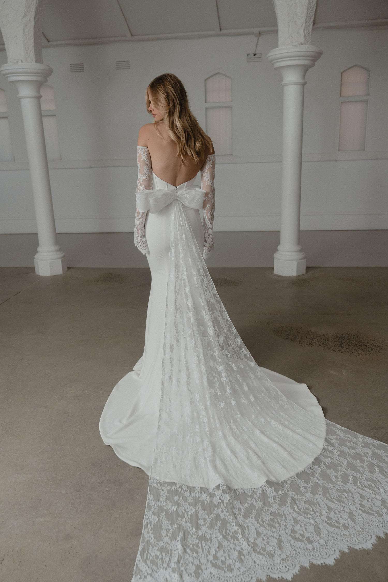 Vintage Exposed Boning Mermaid Wedding Dresses for Women Lace Sleeve Bow Tie Train Bridal Gown Button Back Satin Garden robe de mariee