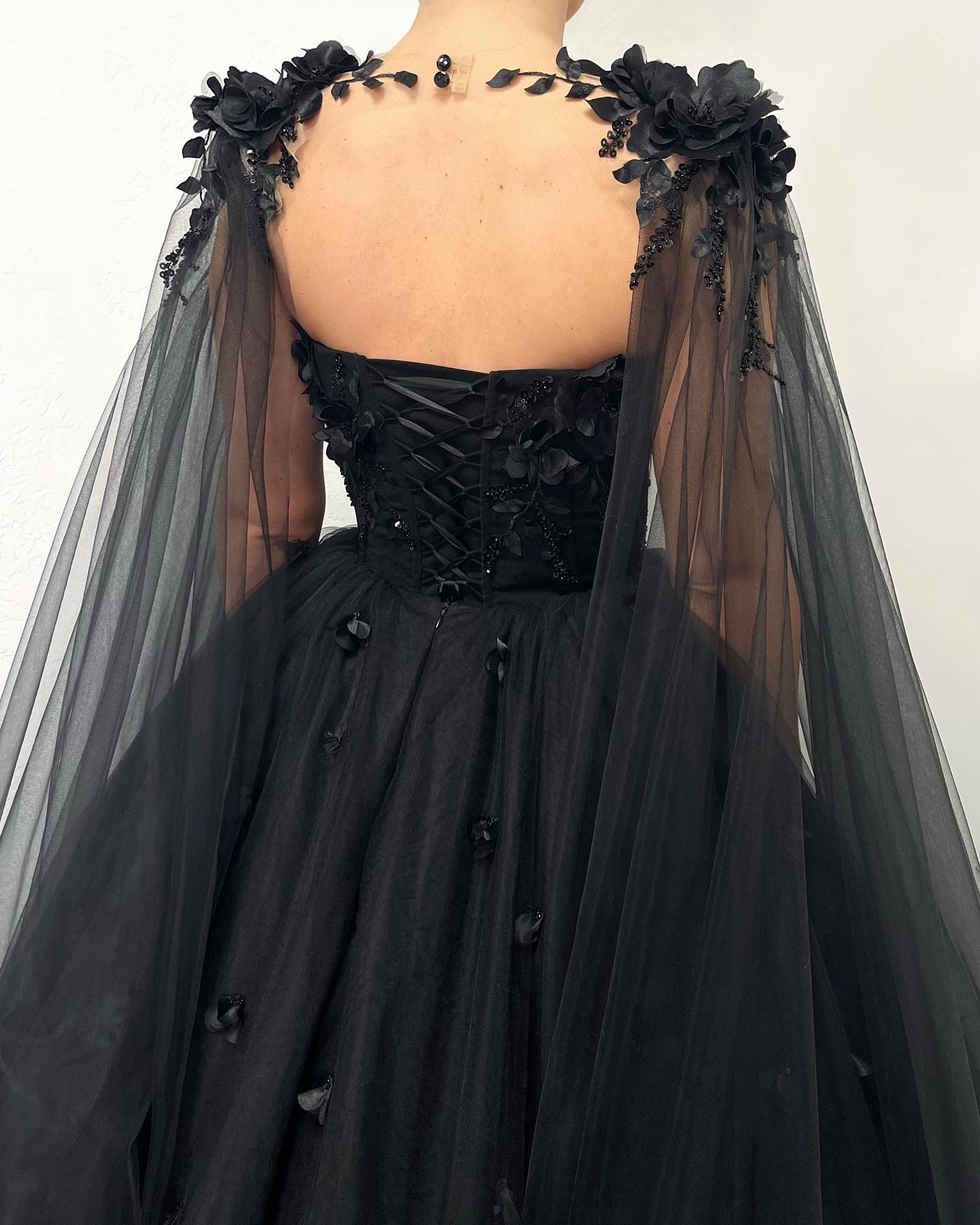 Gorgeous Black Gothic Wedding Dress With Wrap Sweetheart 3D Appliques Lace Up Back Country Bridal Gowns Robe de Mariage