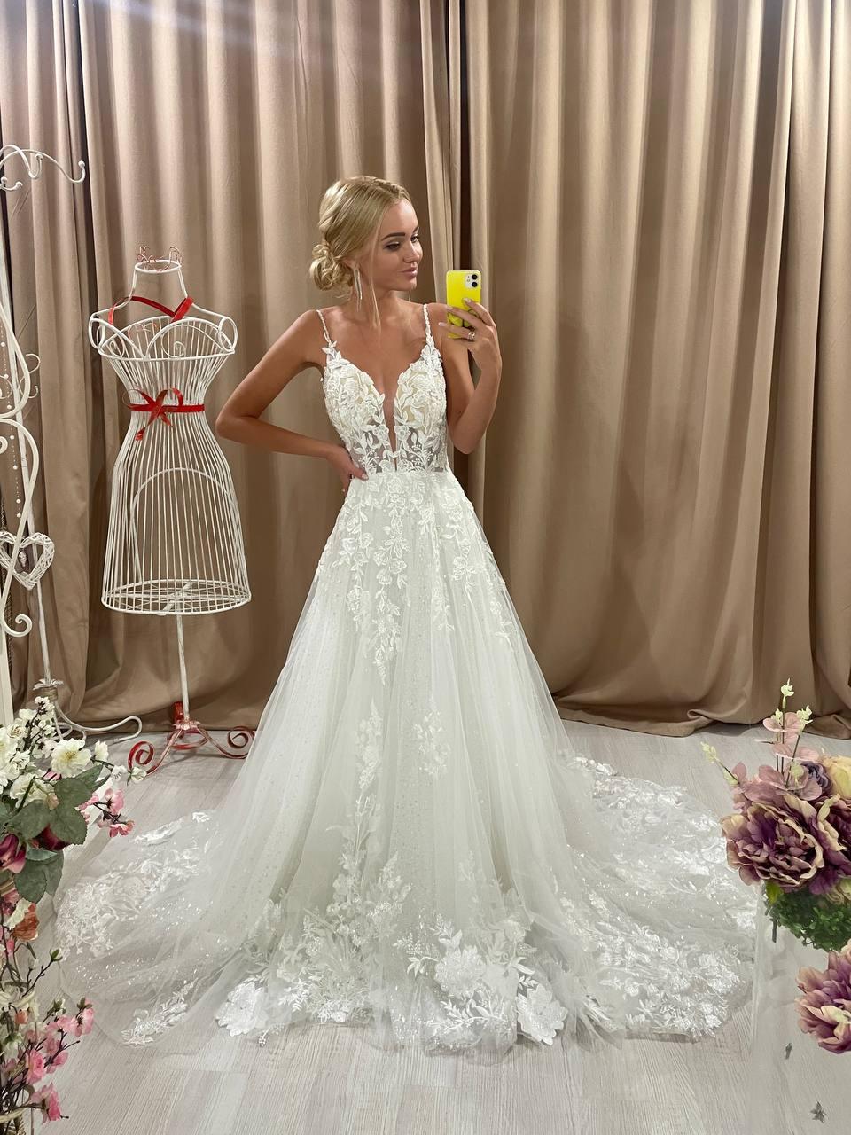 Elegant Sparkly Lace Deep V Neck Spaghetti Straps A-Line Wedding Dress Backless Embroidery Appliques Bridal Gowns can be customized