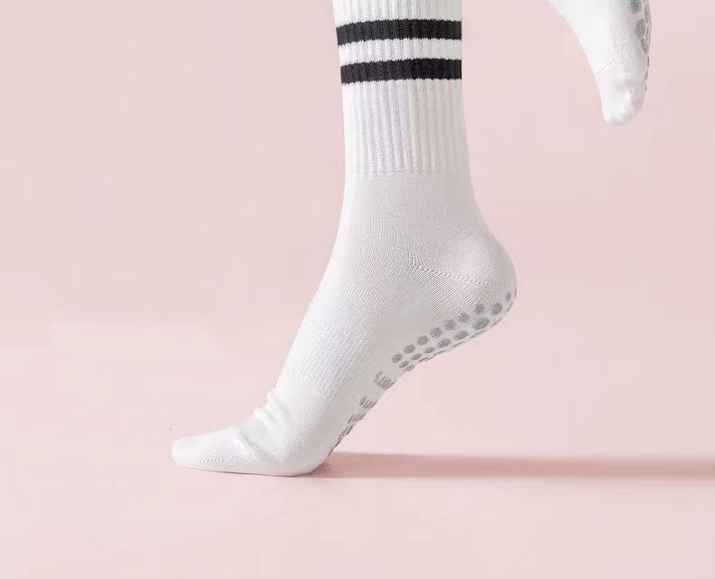 Half-Crew Throwback Womens Cotton Medium Tube Sports Socks Four Seasons Comfy Cushioning Classic Academic Style Stretchy Sweat-wicking Sock