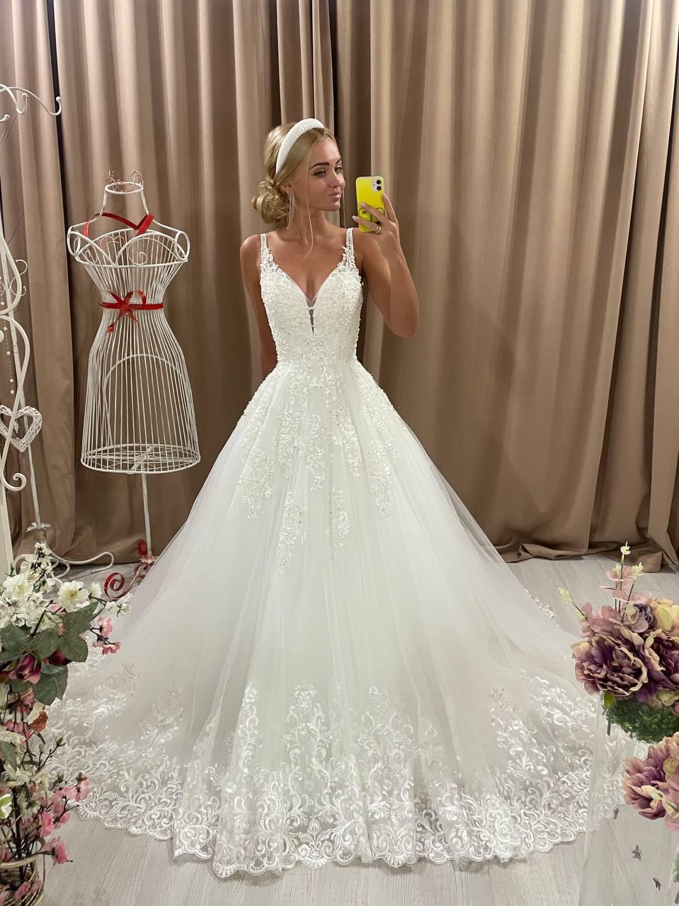 2024 New Arrival Beauty Sparkly Lace Deep V Neck Spaghetti Straps A-Line Wedding Dress Beaded Embroidery Appliques Sleeveless Bridal Gowns