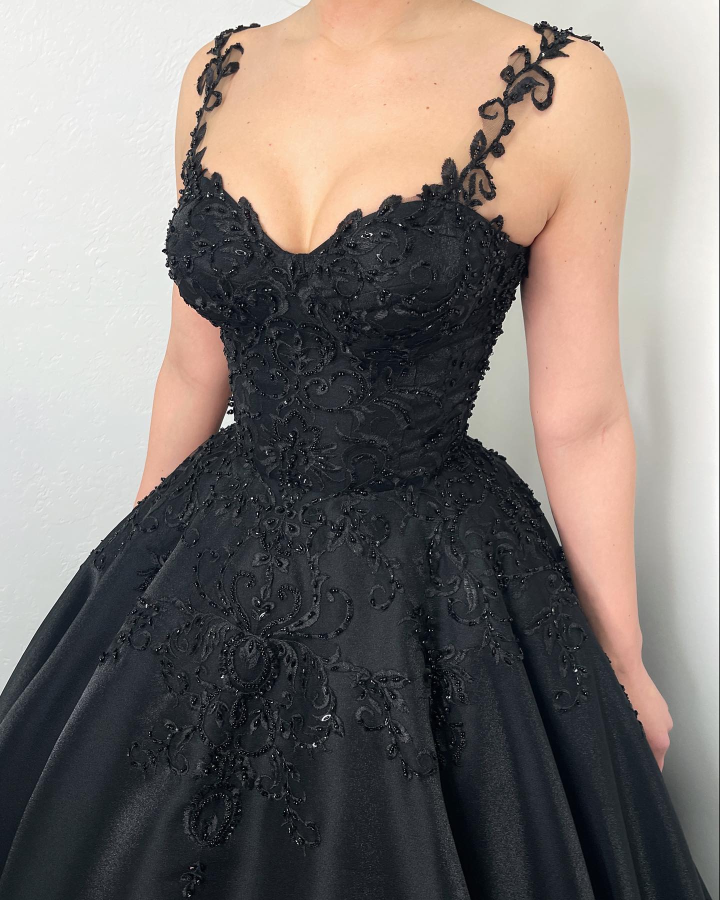 Gorgeous A Line Gothic Spaghetti Boho Dresses Bridal Gowns Appliques Lace Up Back Country Black Wedding Dress 0515