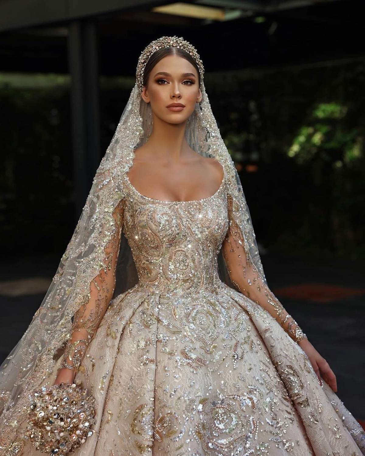 Gorgeous Women Wedding Scoop Neck Long Sleeves Bridal Gowns Sequins Appliques Court Train Dress Custom Made vestidos de novia