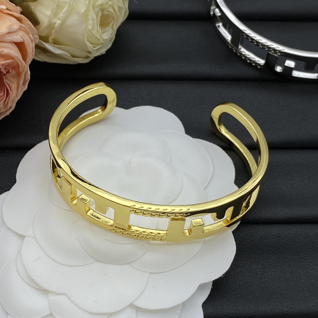 Bracelet gold Plated Letter Stainless Steel Open Bangle Fashion Cuff for Womens Jewelry