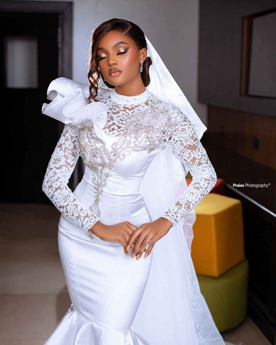 2024 Mermaid Wedding Dress for Bride Plus Size Illusion Long Sleeves Bridal Gowns High Neck Beaded Lace Rhinestones Satin Wedding Gowns for African Bl