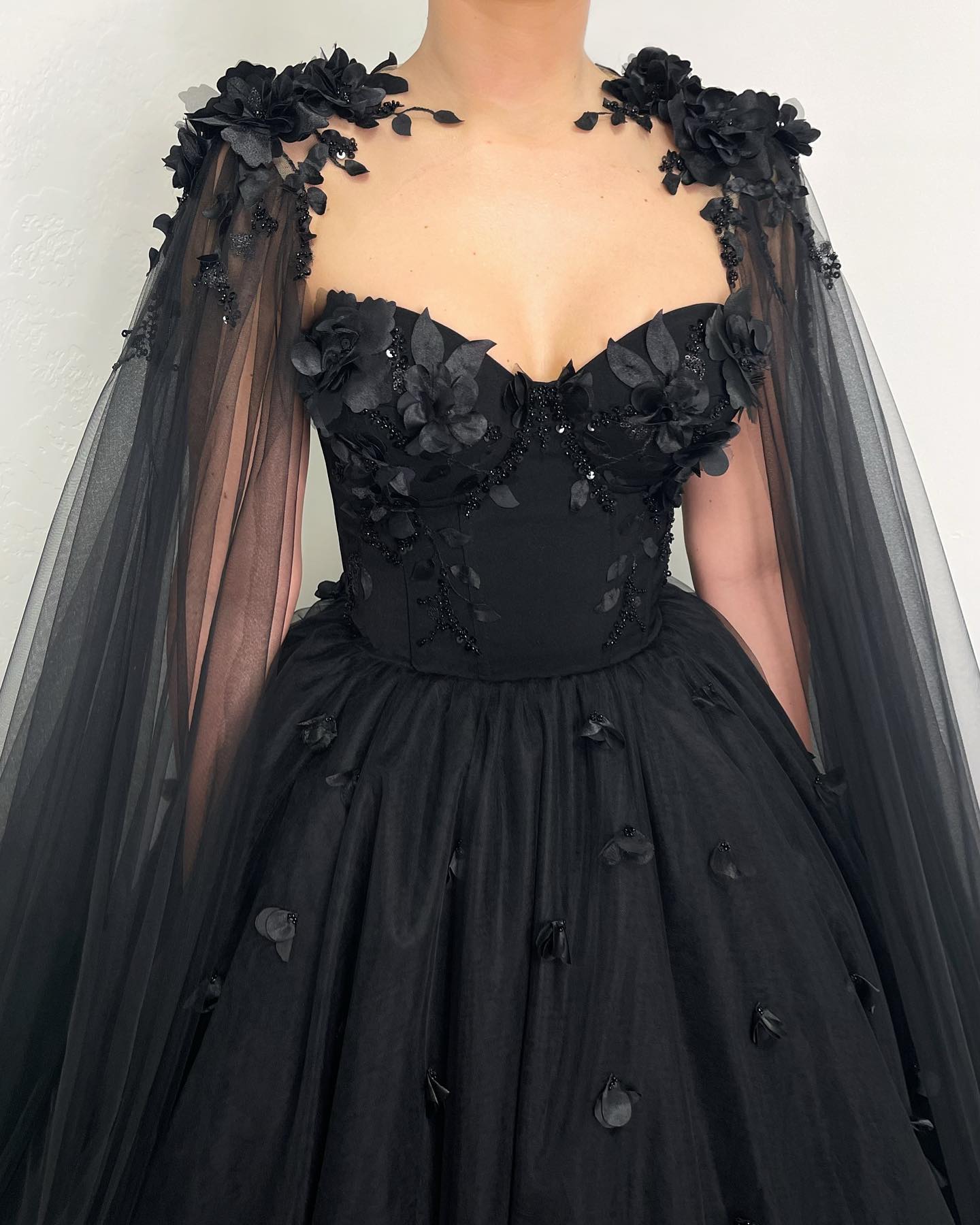 Gorgeous Black Gothic Wedding Dress With Wrap Sweetheart 3D Appliques Lace Up Back Country Bridal Gowns Robe de Mariage
