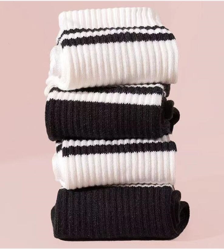 Half-Crew Throwback Womens Cotton Medium Tube Sports Socks Four Seasons Comfy Cushioning Classic Academic Style Stretchy Sweat-wicking Sock