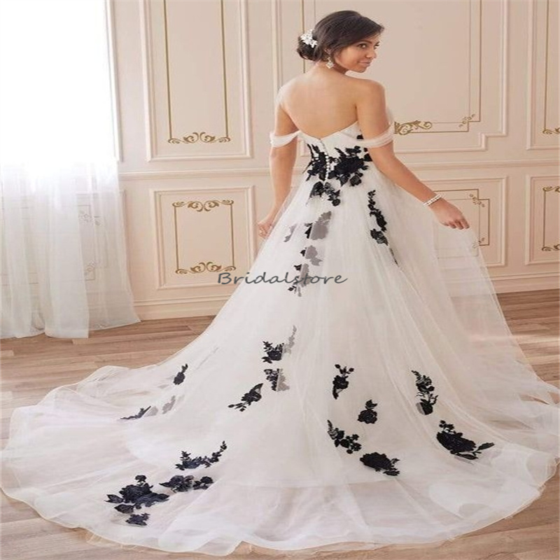 Gothic Black And White Wedding Dresses 2024 Off Shoulders Appliques Lace Bohemian Bridal Dress Plus Size Country Civil Bride Dress Fairy Flowy vestido