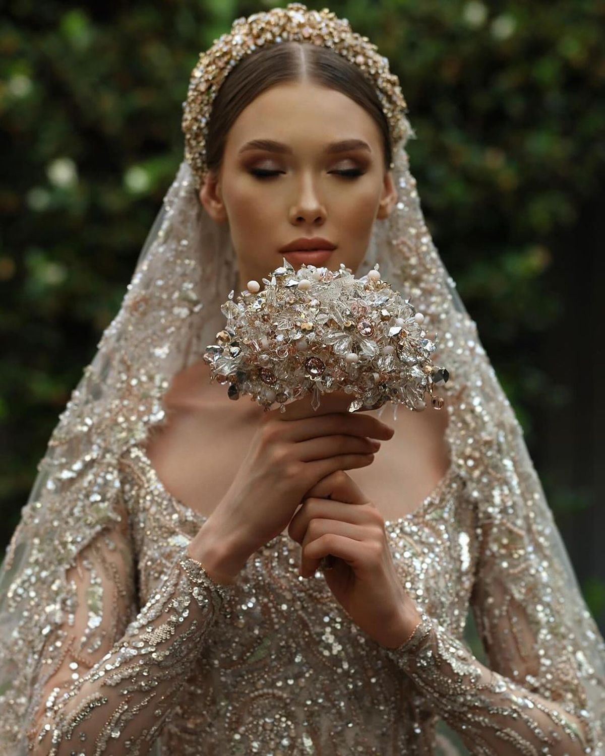 Gorgeous Women Wedding Scoop Neck Long Sleeves Bridal Gowns Sequins Appliques Court Train Dress Custom Made vestidos de novia