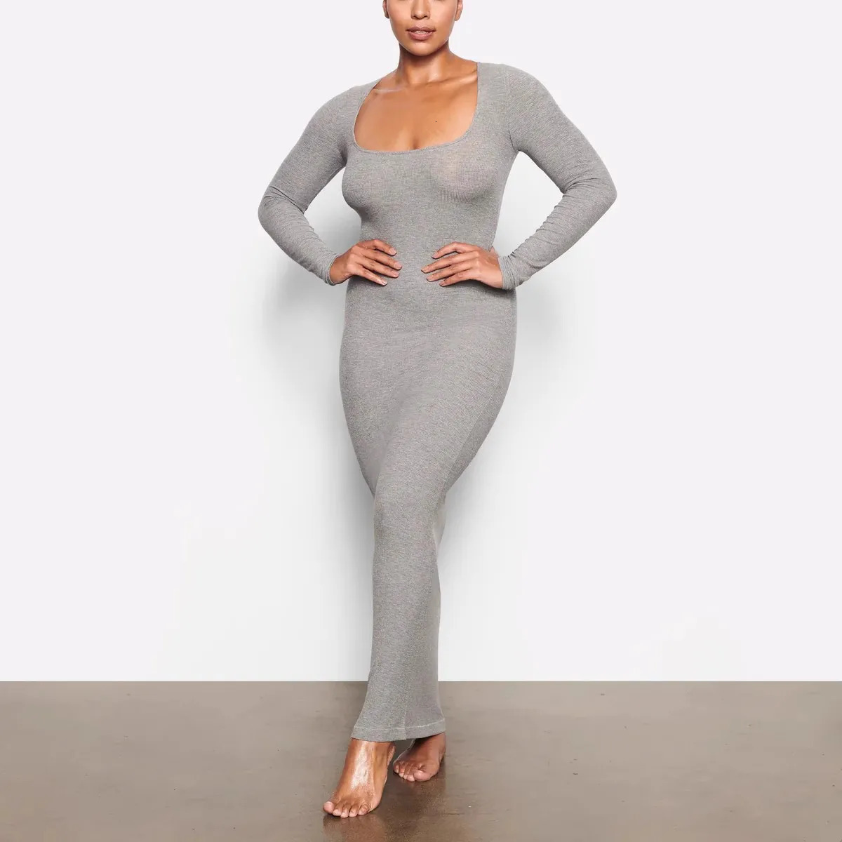 Kardashians Autumn Pure Desire Spicy Girl Appears Slim Wrapped Hips Wide necked Long sleeved Dress Womens Long Skirt 240309