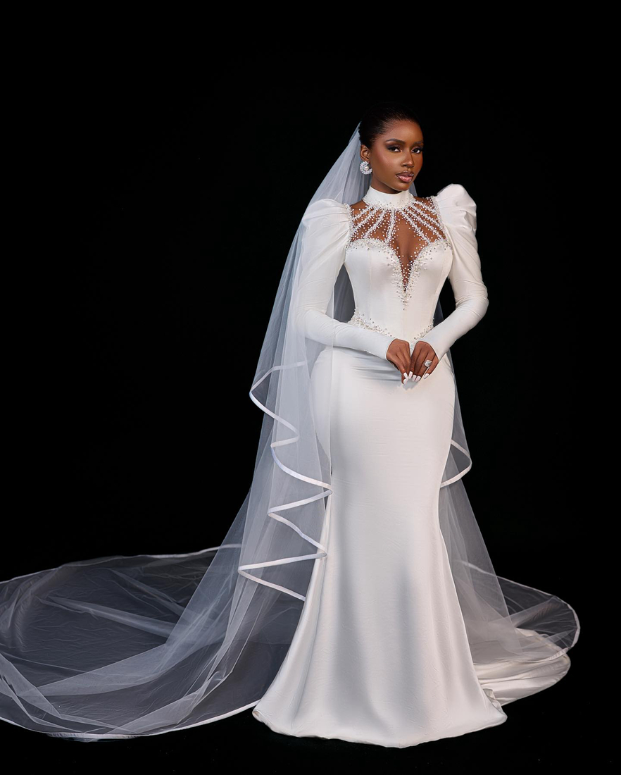 2024 Mermaid Wedding Dress for Bride Plus Size Illusion Long Sleeves Bridal Gowns High Neck Halter Rhinestones Beaded Wedding Gowns for African Black 