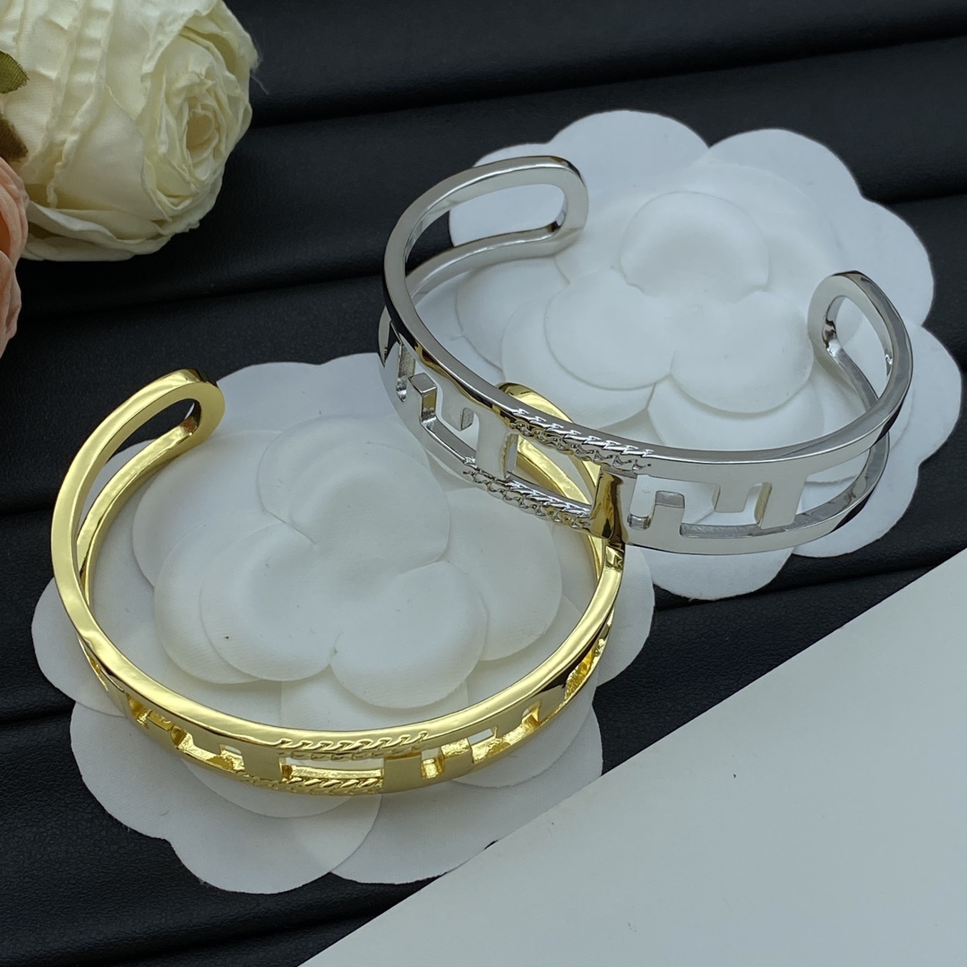 Bracelet gold Plated Letter Stainless Steel Open Bangle Fashion Cuff for Womens Jewelry