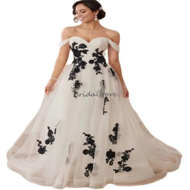 Gothic Black And White Wedding Dresses 2024 Off Shoulders Appliques Lace Bohemian Bridal Dress Plus Size Country Civil Bride Dress Fairy Flowy vestido