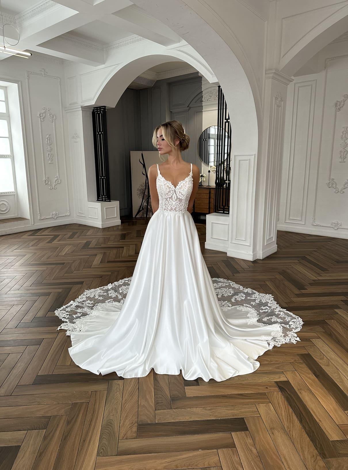 Elegant Satin Spaghetti Straps A-Line Wedding Dress Uniquisite Court Train Beaded Embroidery Appliques Lace Bridal Gowns can be customized 2024