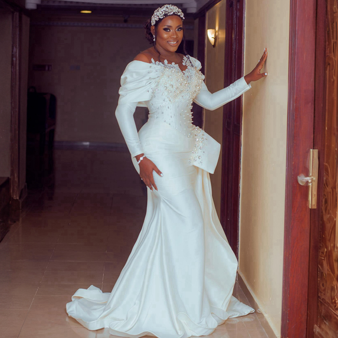 Aso Ebi Mermaid Wedding Dress for Bride Plus Size Illusion Bridal Gowns Sheer Neck Pearls Long Sleeves Wedding Gowns for African Arabic Nigeria Black 