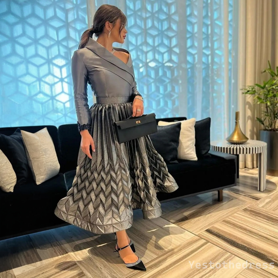 2024 Silver Mother of the Bride Gowns Formal Dresses for Women Short T Length Unique Neck Elegant Long Sleeves Pleated Groom's Mother Dress for W