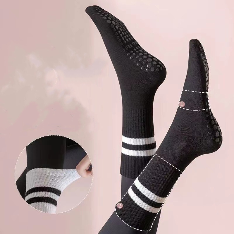 Half-Crew Throwback Womens Cotton Medium Tube Sports Socks Four Seasons Comfy Cushioning Classic Academic Style Stretchy Sweat-wicking Sock