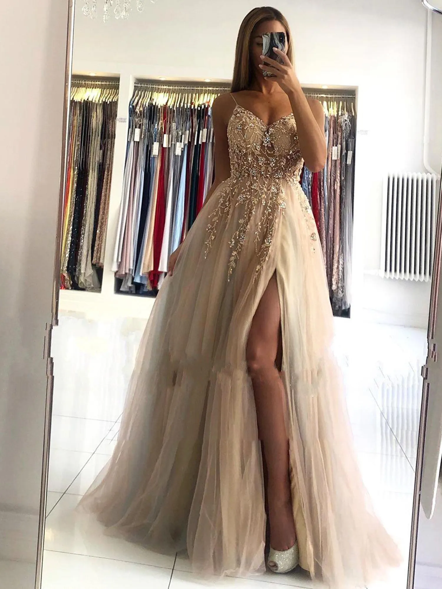 Champagne Grey Tulle Prom Dresses With Sexy Spaghetti Straps Appliques Illusion Top Beads A Line Evening Celebrity Gowns Bc5488